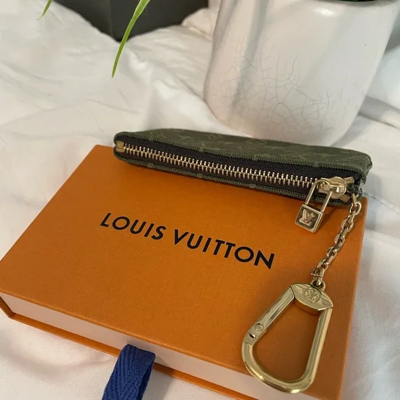 LOUIS VUITTON Authentic LOUIS VUITTON Pochette Cles  Coin Purse Khaki Canvas - Picture 6 of 6